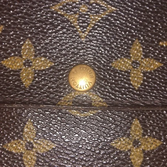 Authentic Louis Vuitton monogram wallet 7.25inLx4inW
